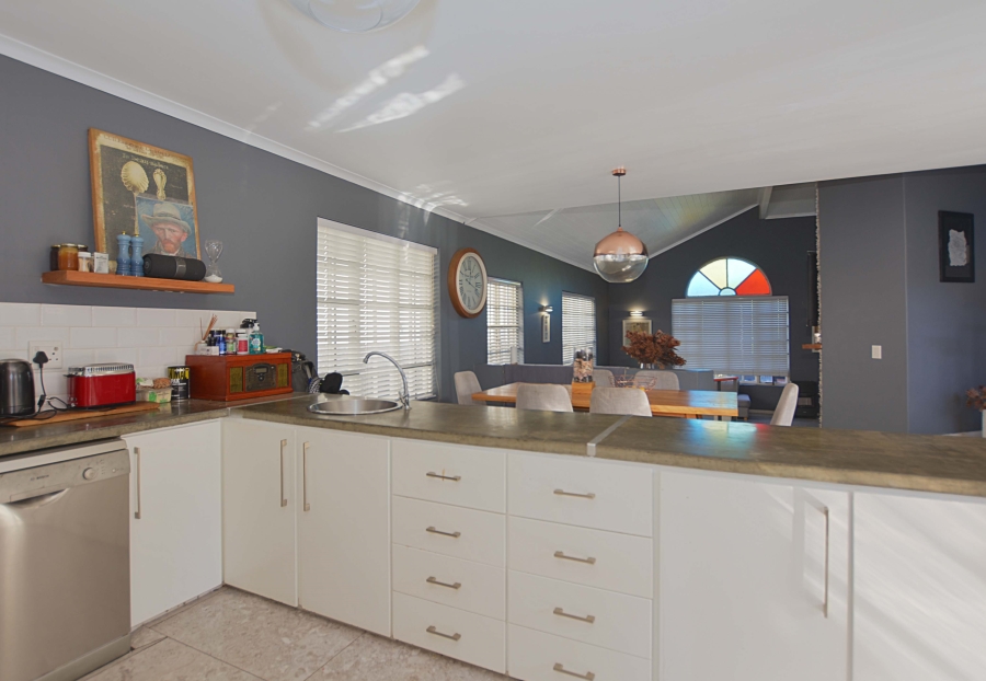 4 Bedroom Property for Sale in Bloubergstrand Western Cape